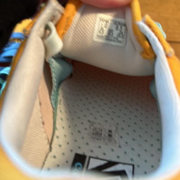NWOT Vans unisex women’s 8.5 yellow shoes.  Small dot of bleach on r front shoe - Picture 3 of 6